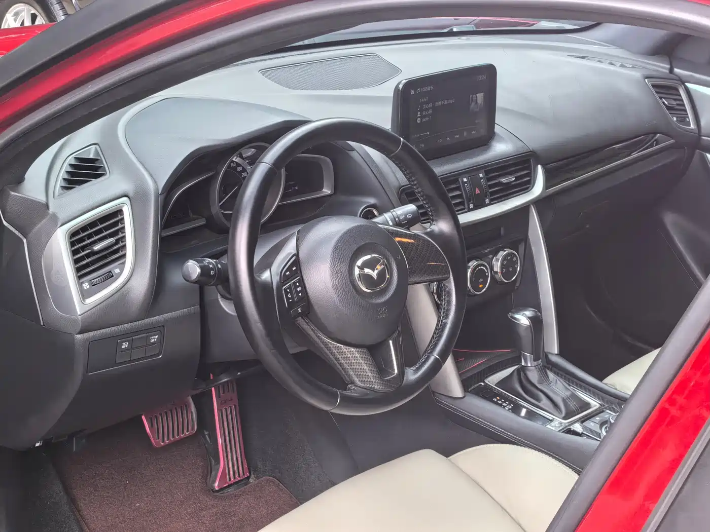 Photo 2 - Mazda CX-4