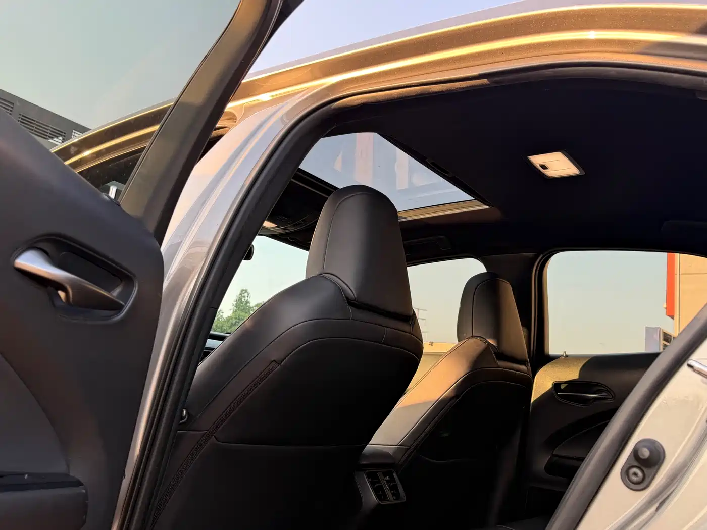 Lexus UX 2020 260h Explore Cool Edition фото 9