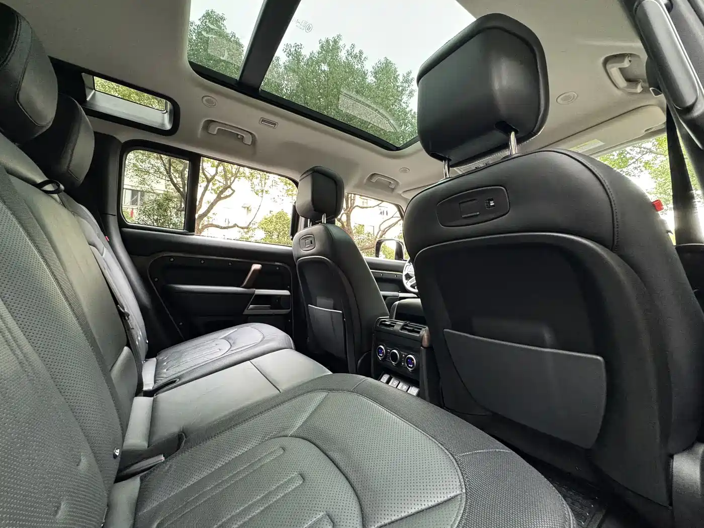 Land Rover Defender 2022 110 P400 X-DYNAMIC HSE фото 13