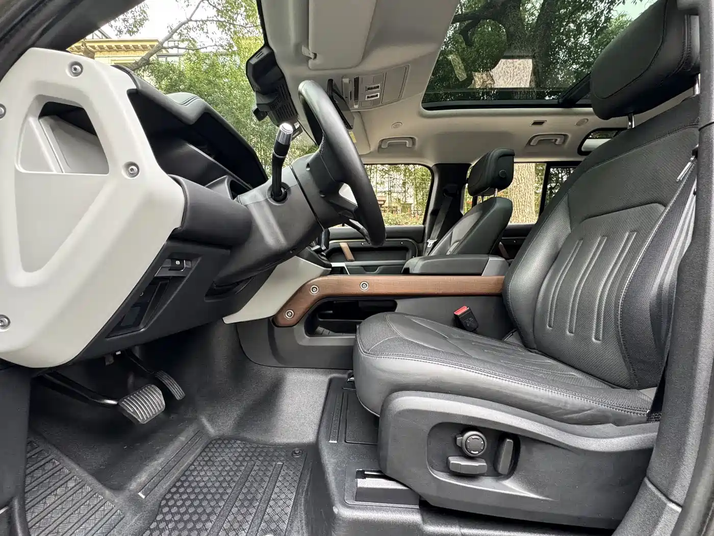 Land Rover Defender 2022 110 P400 X-DYNAMIC HSE фото 7