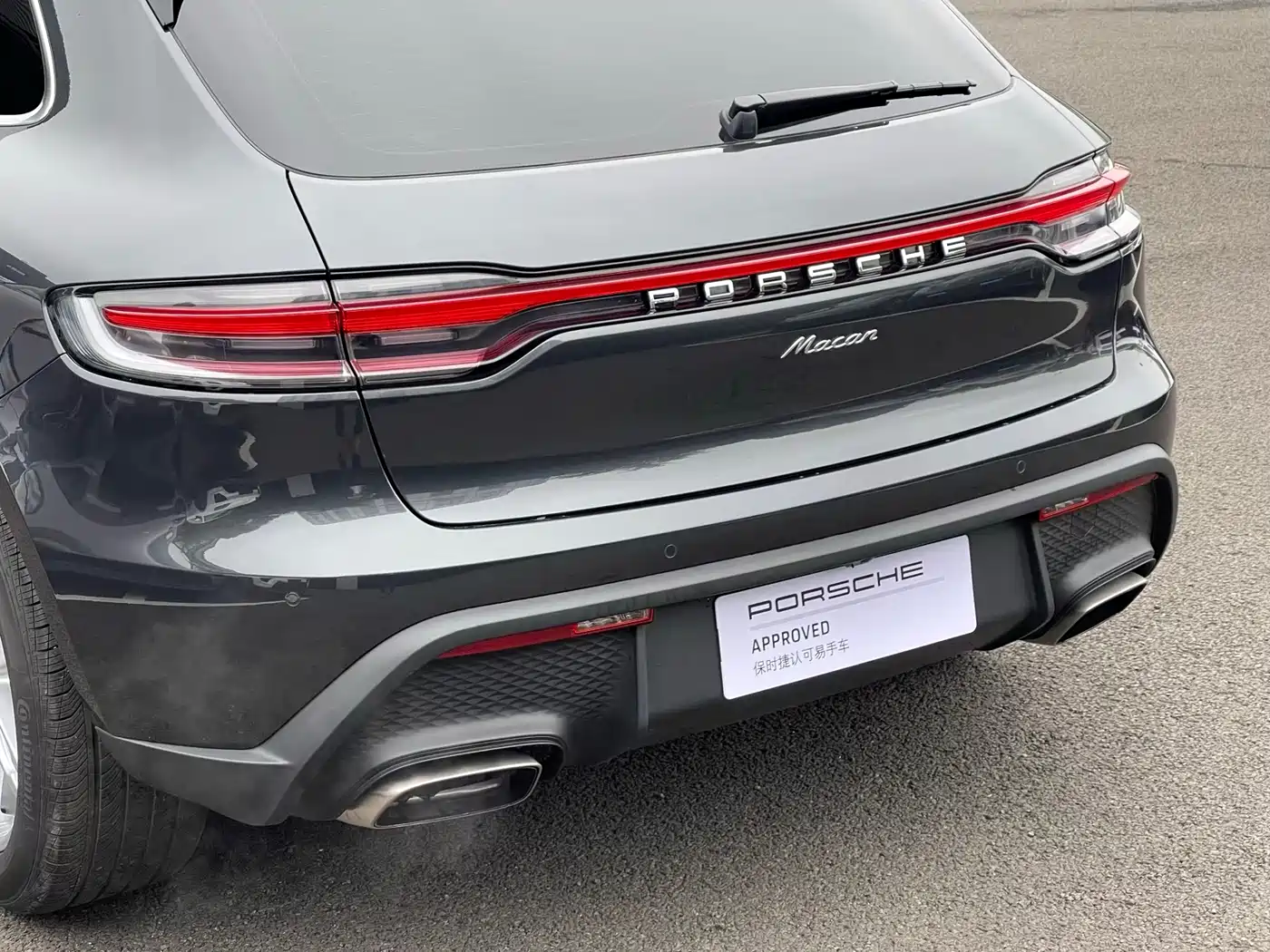 PORSCHE MACAN