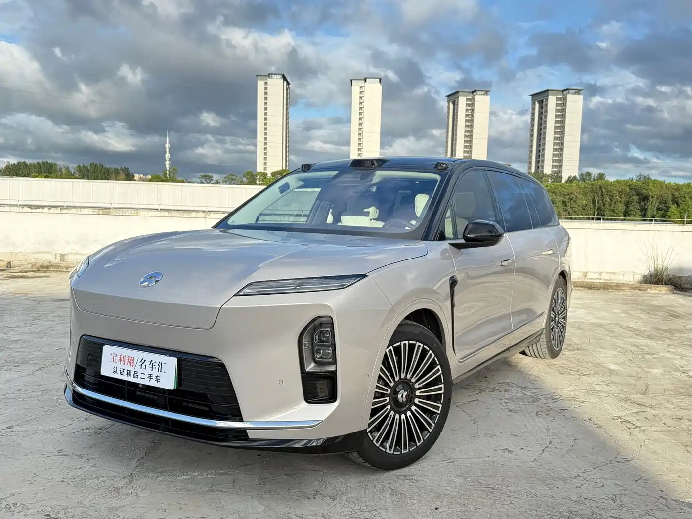 NIO ES8 2025