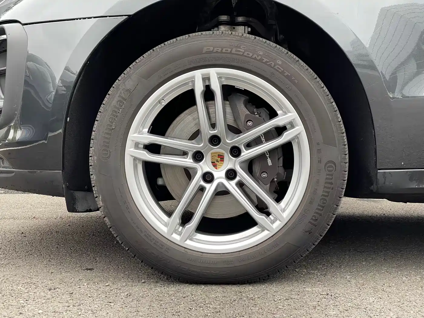 PORSCHE MACAN