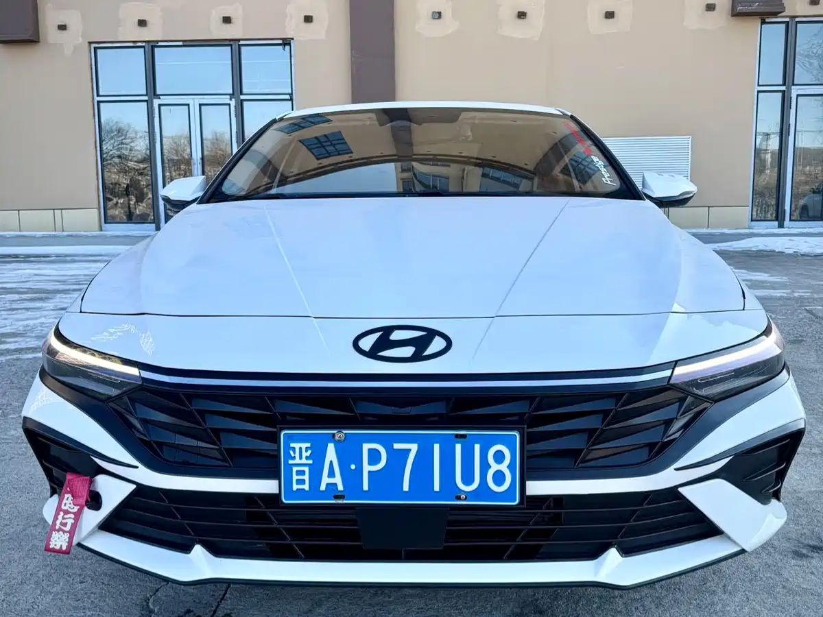 Hyundai Elantra 2023 Model 1.5L CVT LUX Premium Edition фото 2