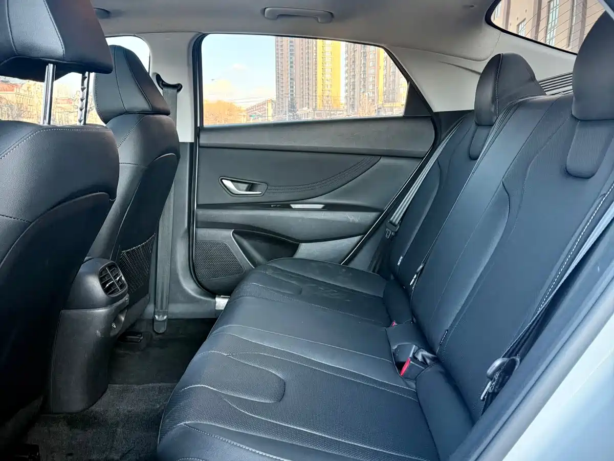 Hyundai Elantra 2023 Model 1.5L CVT LUX Premium Edition фото 11