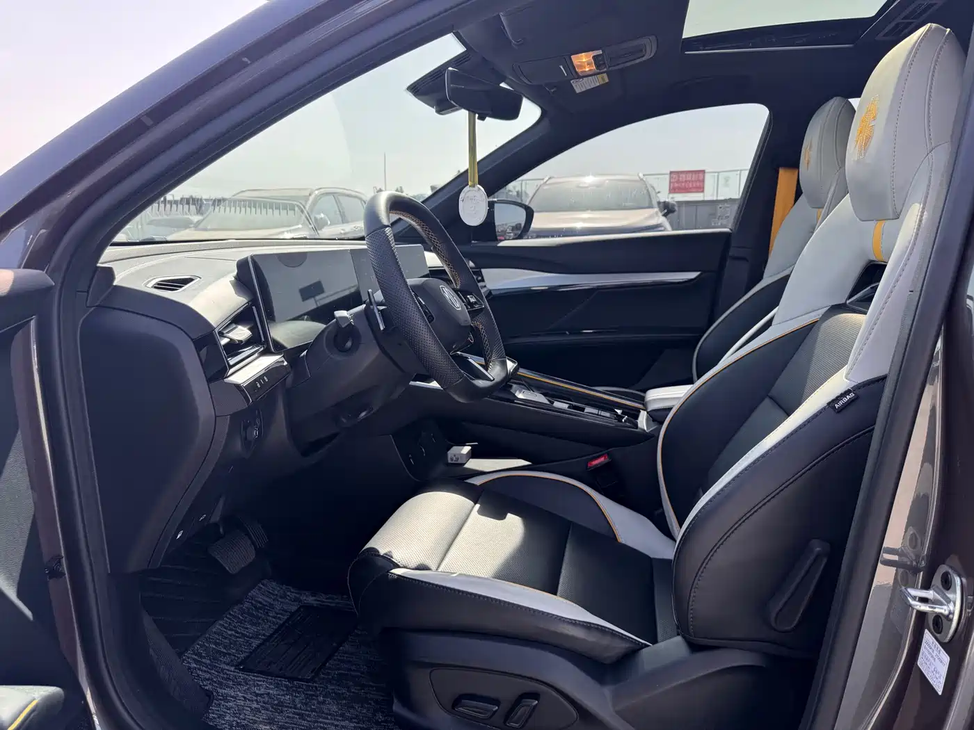 MG MG5 SCORPIO