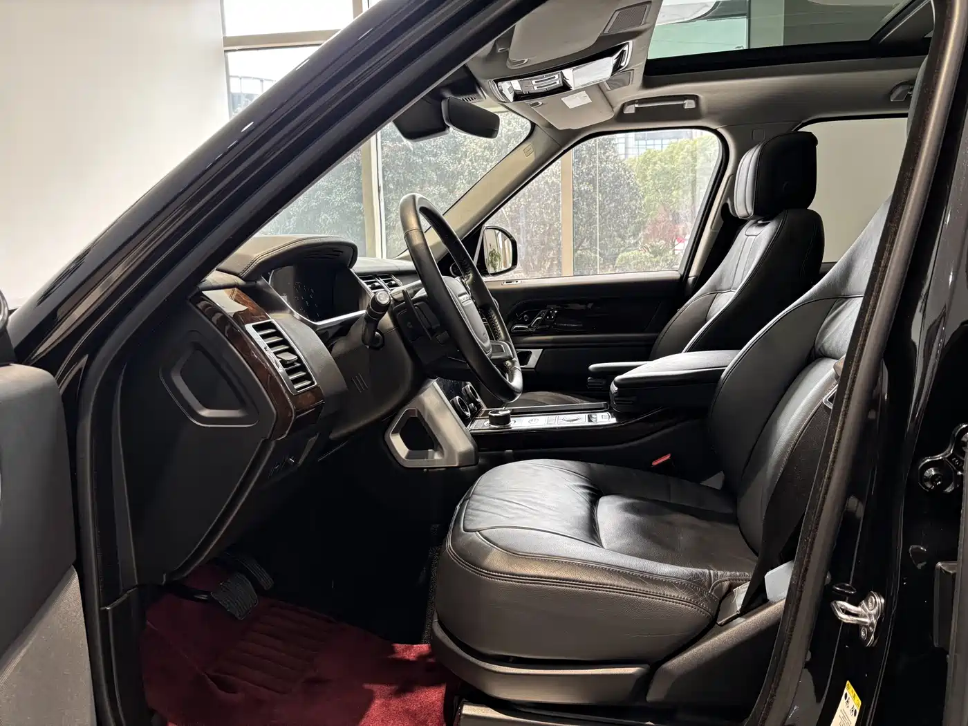 Land Rover Range Rover 2021 3.0 L6 Golden Age Edition фото 13
