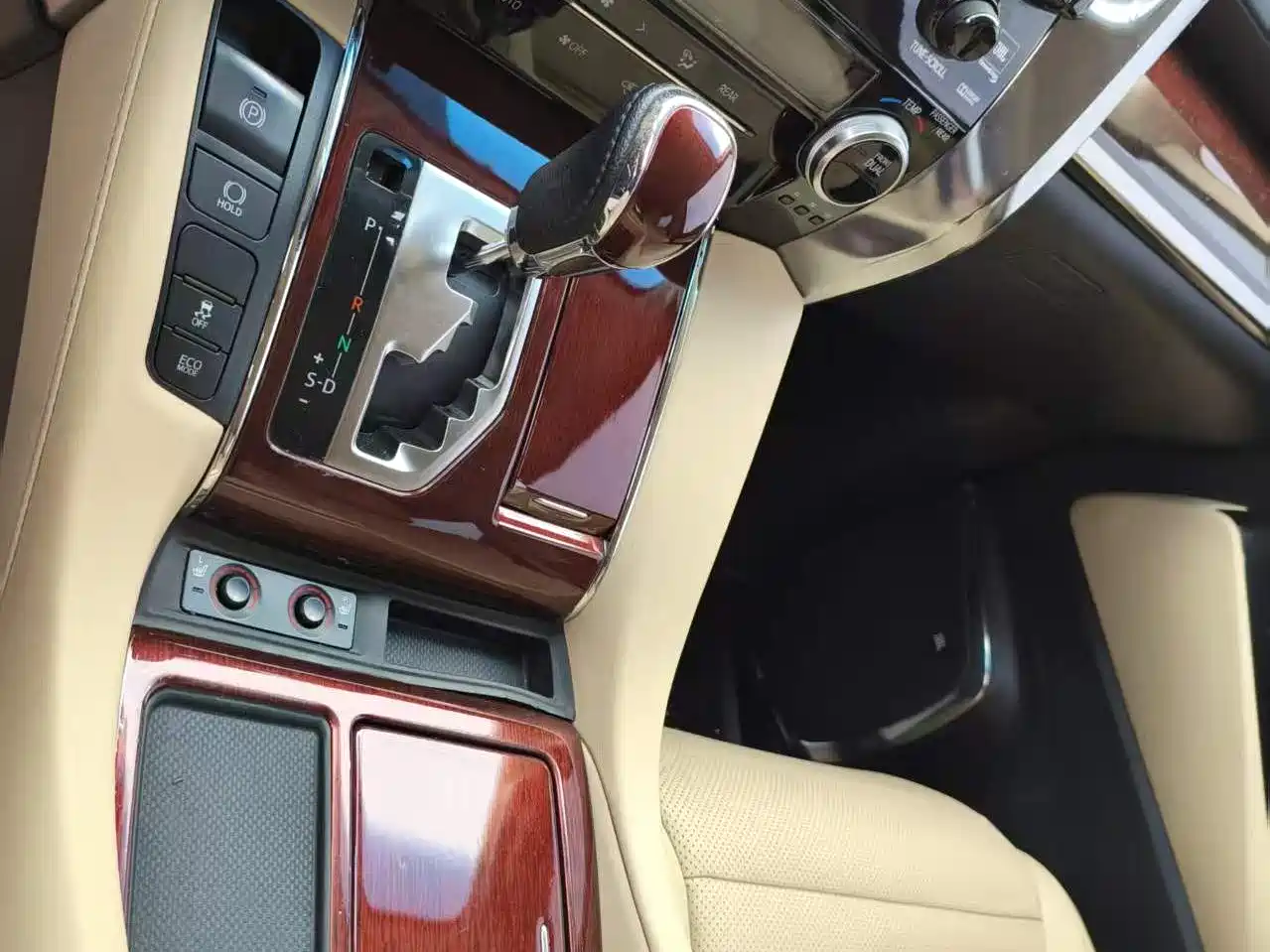 Toyota Alphard 2015 3.5L Luxury Edition фото 22