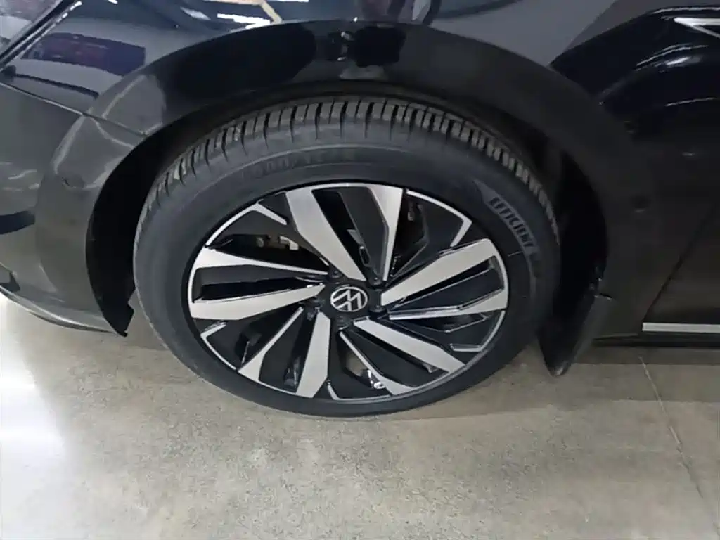 Volkswagen Passat 2024 380TSI Dragon Glory Edition фото 23