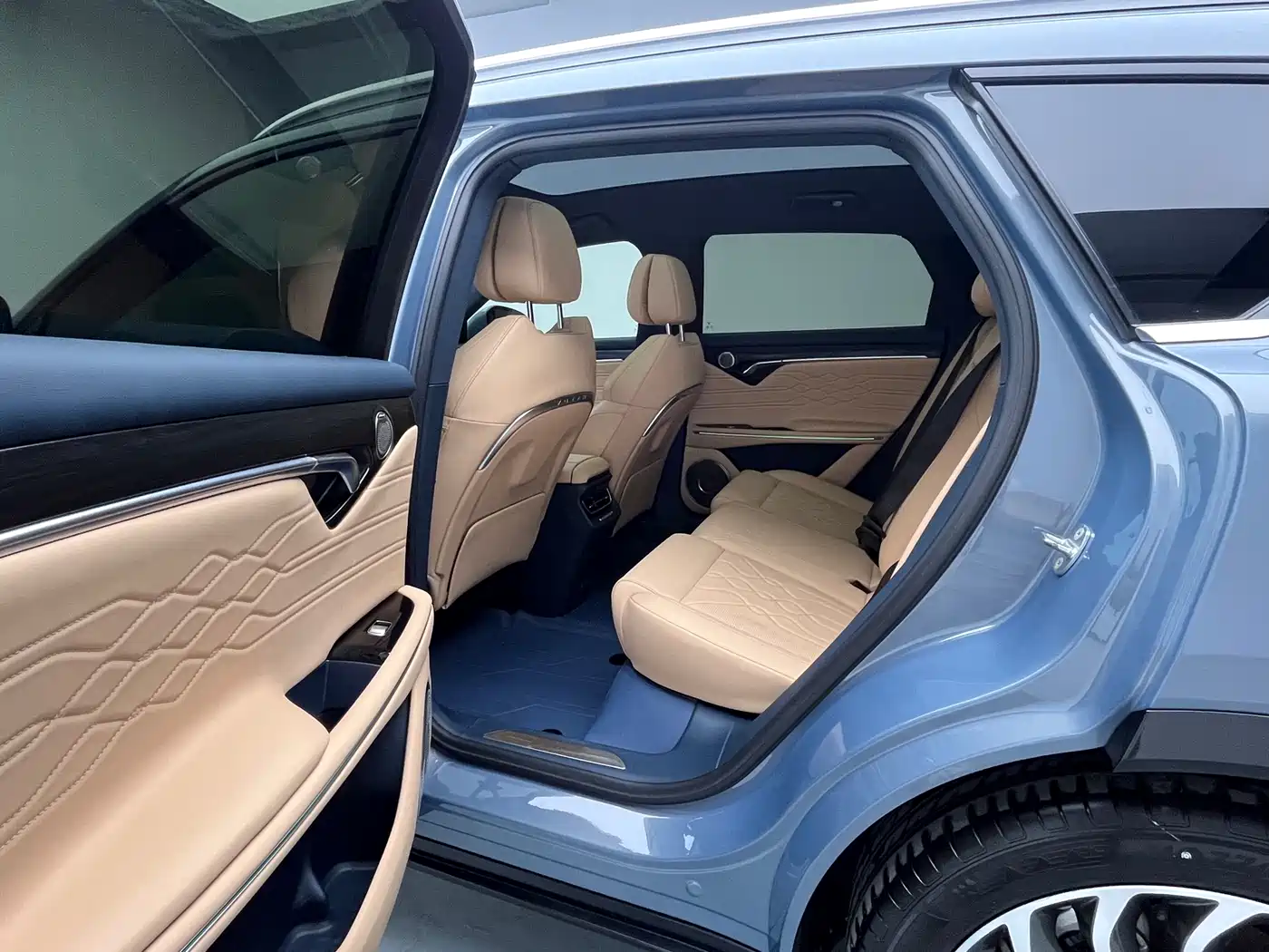 Voyah Auto VOYAH FREE 2021 AWD Standard Range Extender Exclusive Luxury Package фото 12