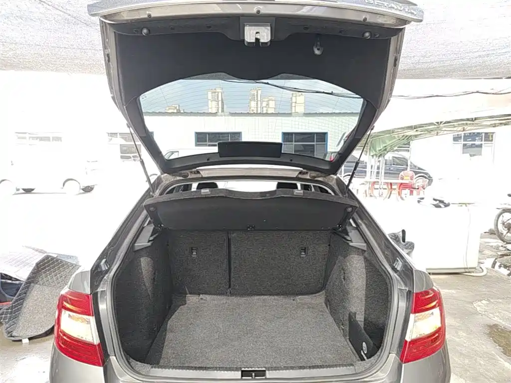 Škoda Octavia 2017 1.6L Automatic Smart Edition фото 19