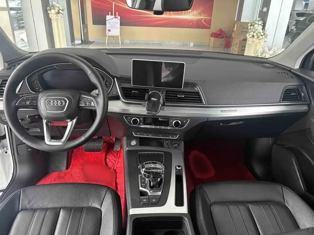Audi Q5L 2020 Facelift 40 TFSI Honor Fashion фото 10