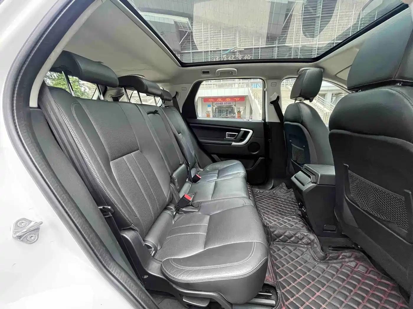Land Rover Discovery Sport 2017 2.0T HSE фото 16