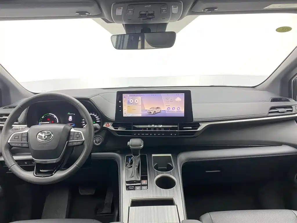 Toyota Sienna 2024 2.5L Hybrid Ultimate Premium Edition фото 13