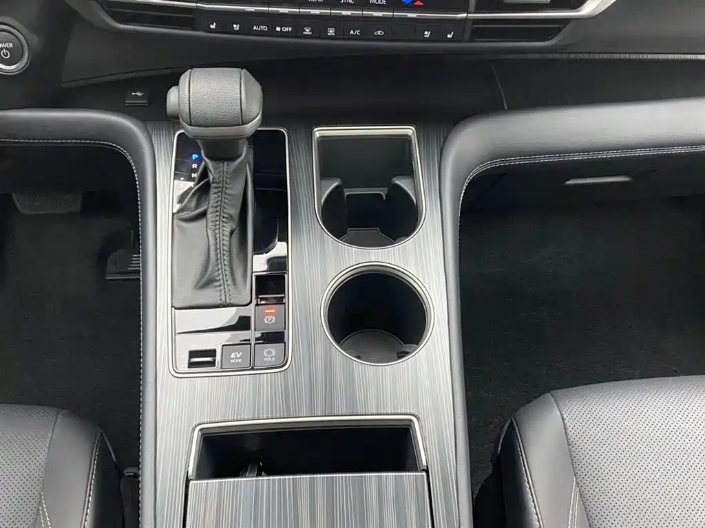 Toyota Sienna 2024 2.5L Hybrid Ultimate Premium Edition фото 20