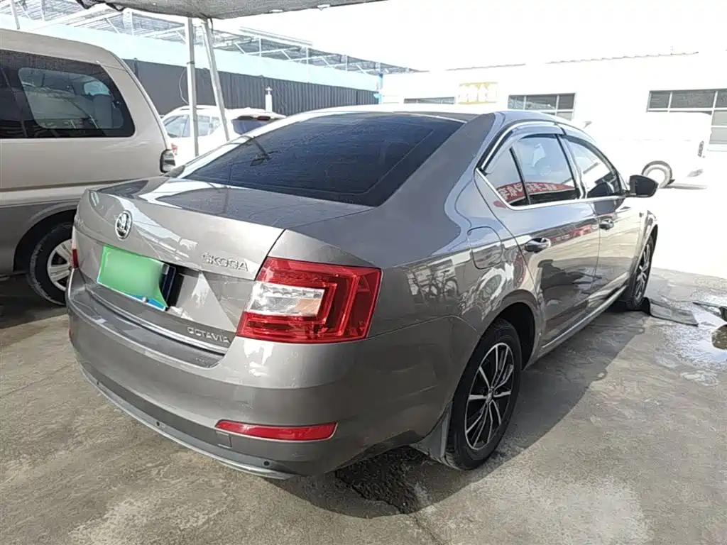 Škoda Octavia 2017 1.6L Automatic Smart Edition фото 7
