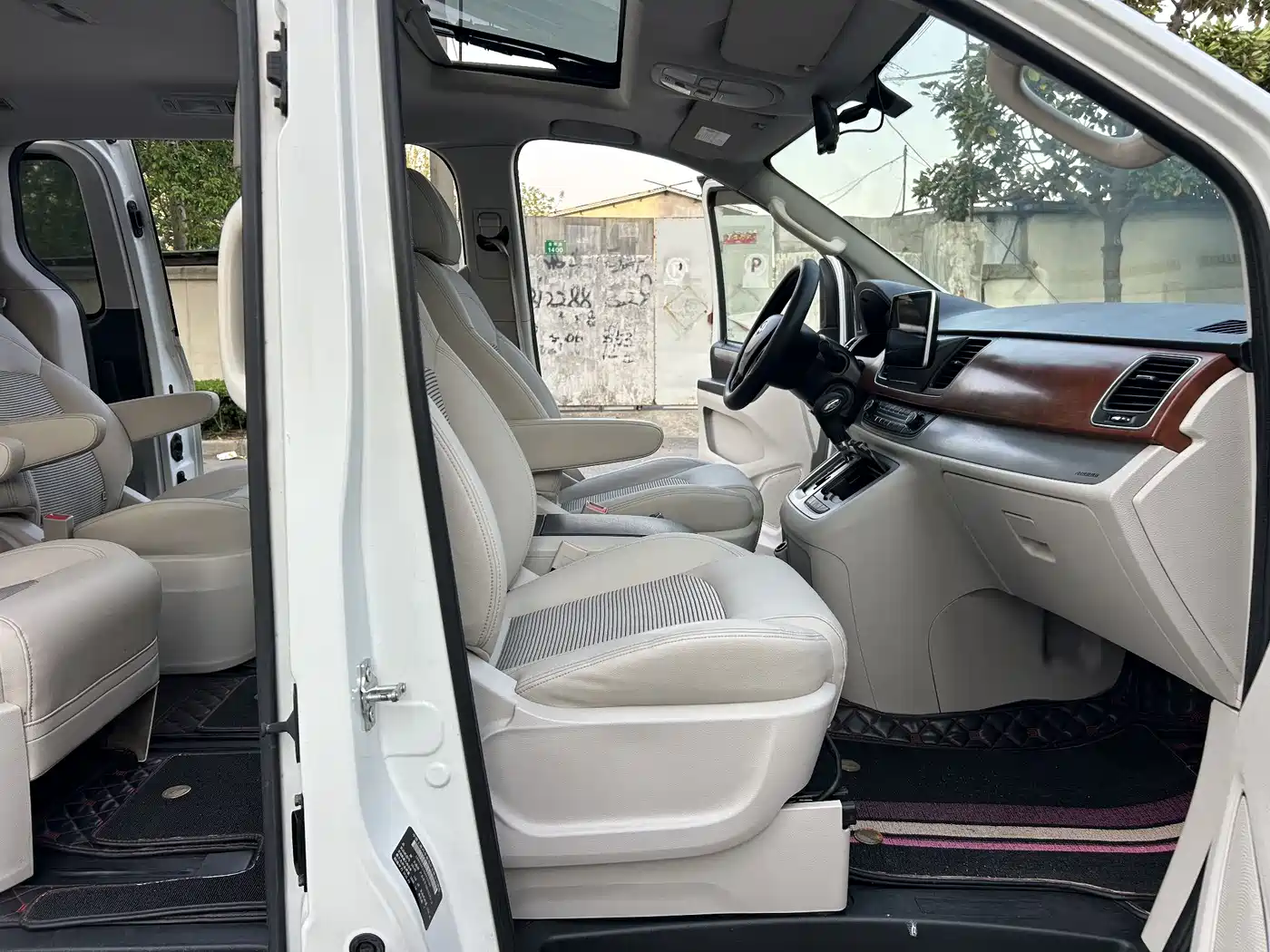 SAIC Maxus Maxus G10 2016 2.0T Automatic Executive Edition фото 11