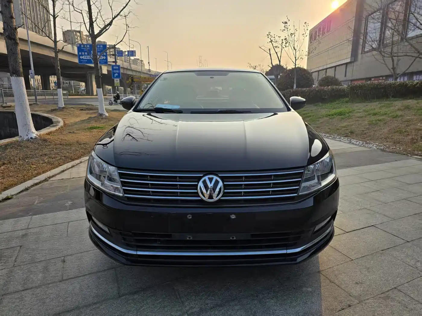 Volkswagen Lavida 2015 1.6L Automatic Comfort Edition фото 3