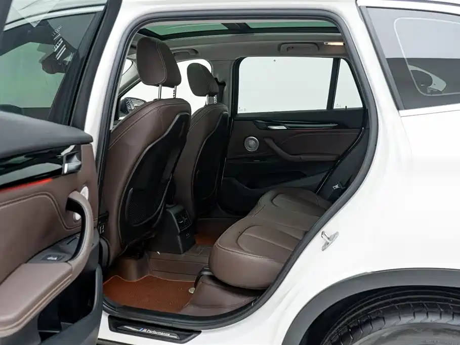 BMW X1 2021 sDrive25Li Leading фото 19