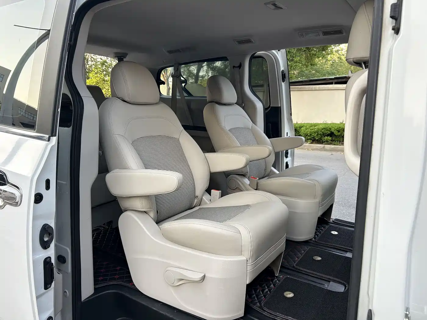 SAIC Maxus Maxus G10 2016 2.0T Automatic Executive Edition фото 12