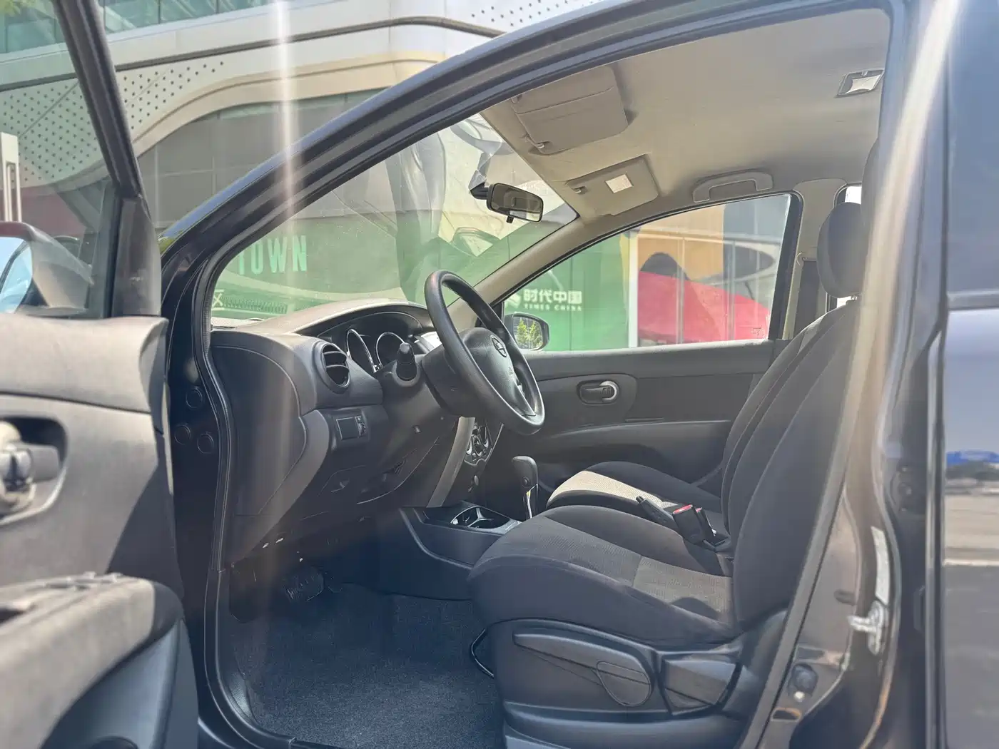 Nissan Livina 2014 2013 1.6XE CVT Comfort
