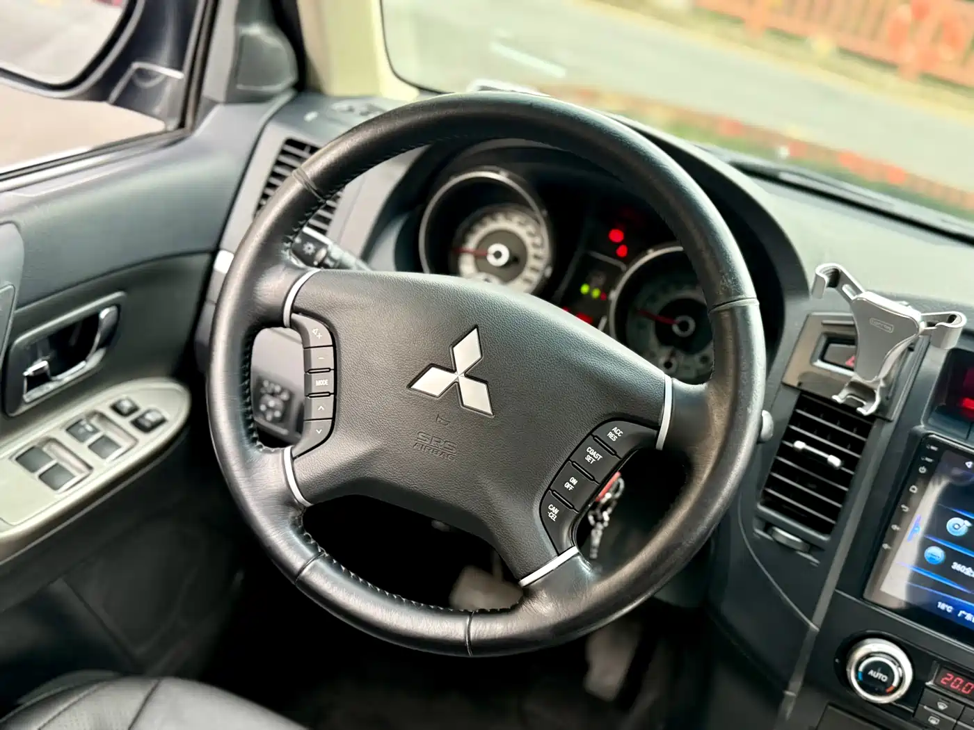 Mitsubishi Pajero (Import) 2012 3.0L Elite Plus Edition фото 16