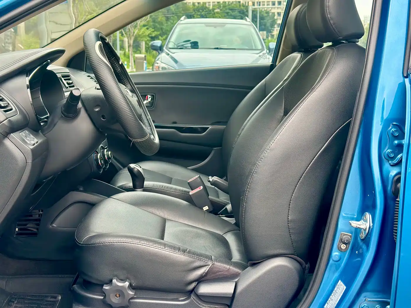 Kia K2 2012 2012 Sedan 1.6L AT Premium Commemorative Edition