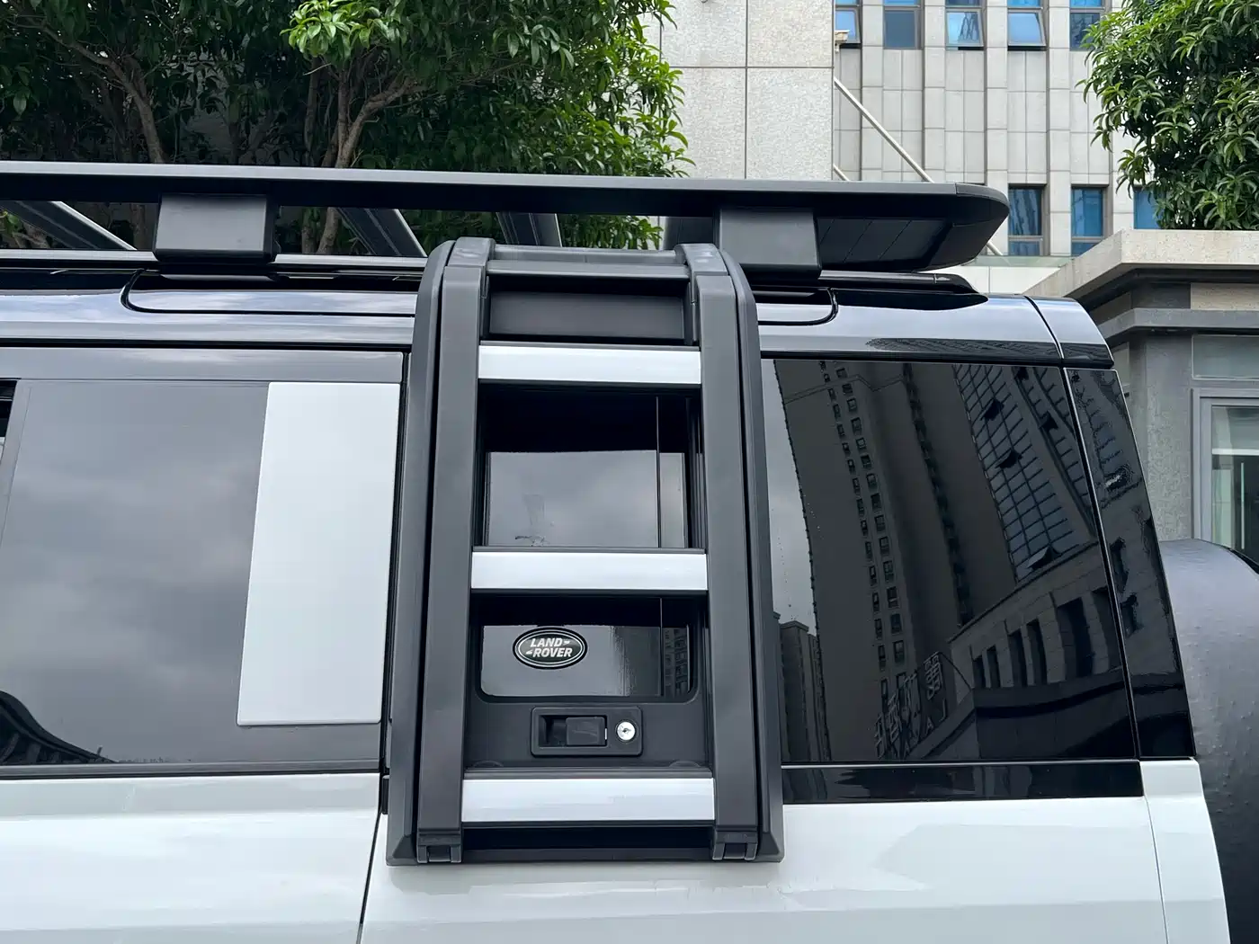 Land Rover Defender 2020 Model 110 P400 HSE фото 16