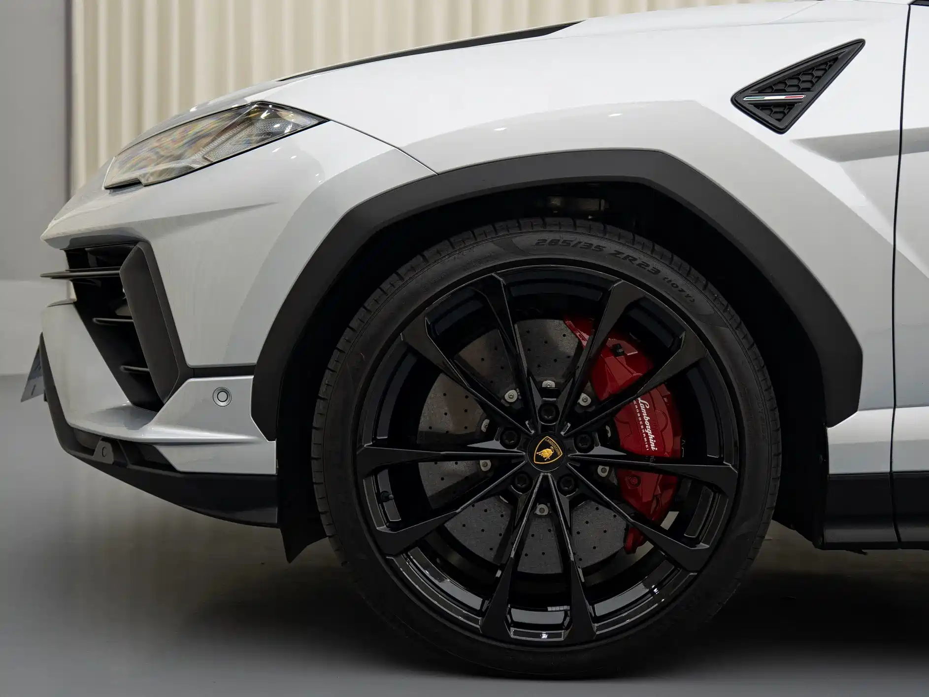 Фото 3 - Lamborghini Urus