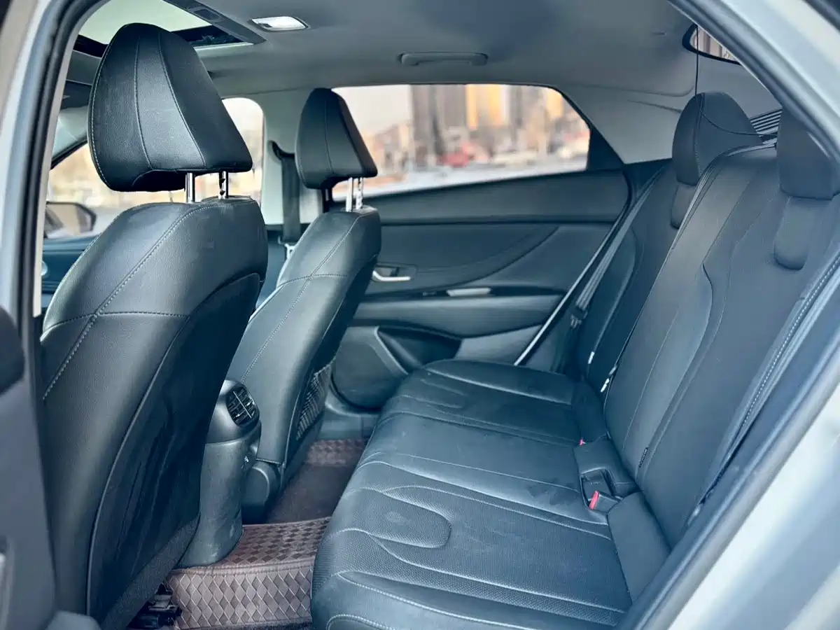 Hyundai Elantra 2023 Model 1.5L CVT LUX Premium Edition фото 11