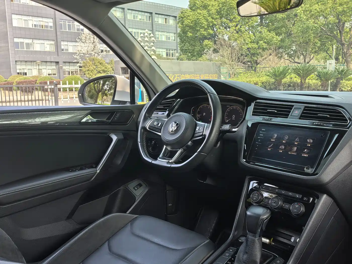 Volkswagen Tiguan L 2021 330TSI Automatic 2WD R-Line Premium фото 15