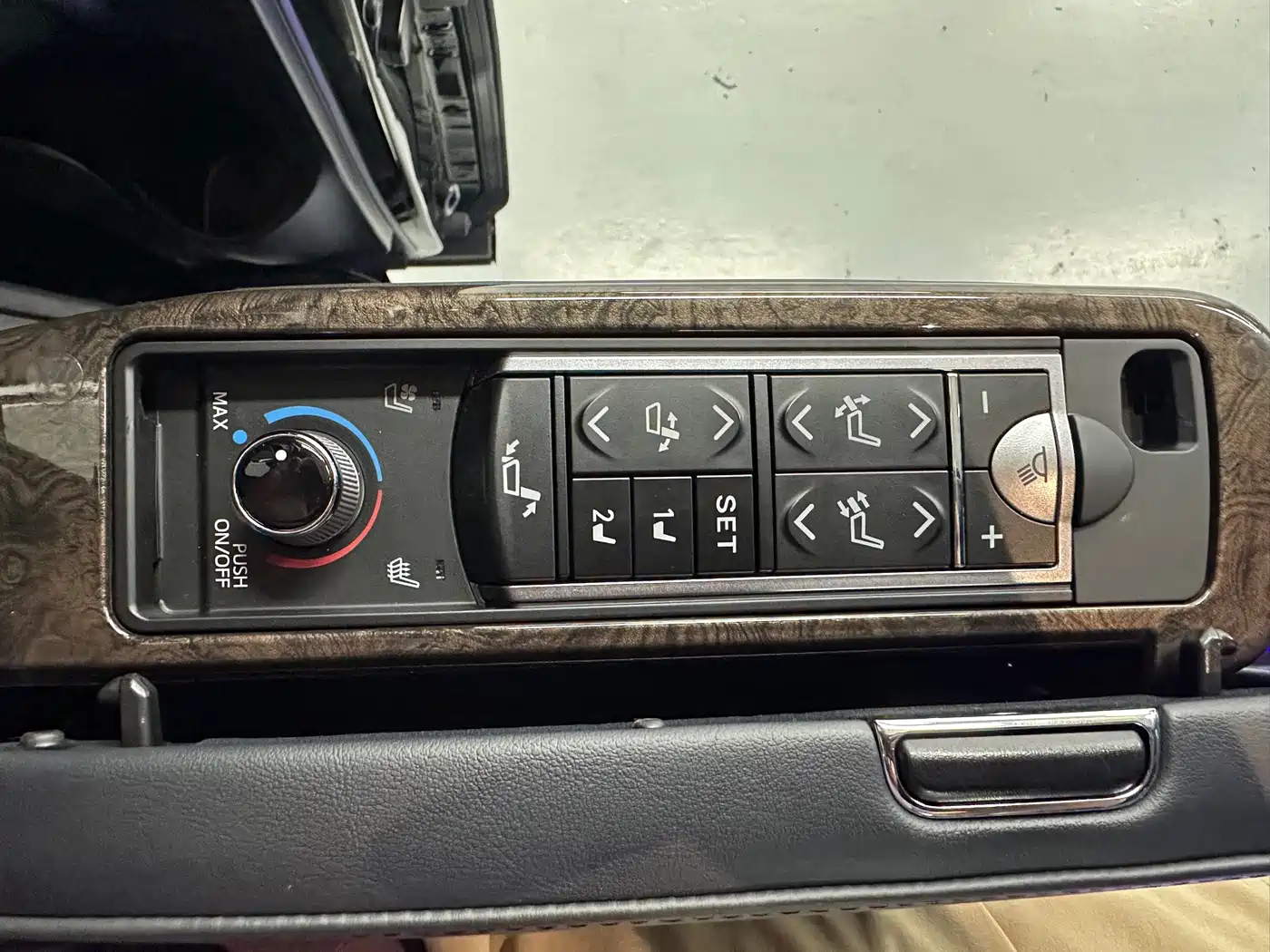 Toyota Vellfire 2020 2020 Twin Engine 2.5L HV Premium Edition