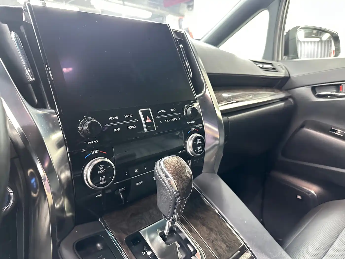 Toyota Vellfire 2020 2020 Twin Engine 2.5L HV Premium Edition
