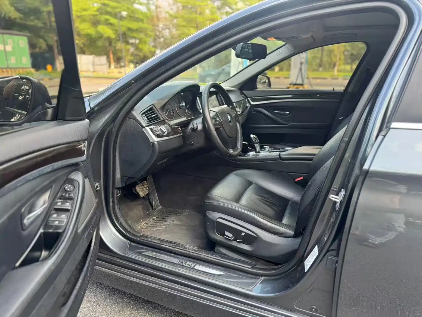 BMW 5 Series 2014 525Li Leading фото 6