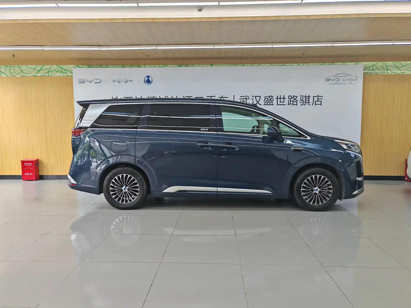Denza D9 2025 DM-i Smart Drive Edition 1020 AWD Prestige фото 3