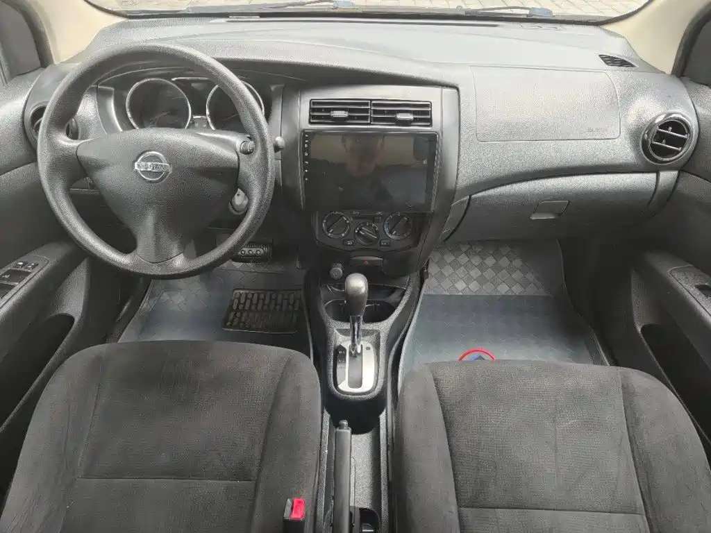 Nissan Livina 2014 2013 1.6XE CVT Comfort