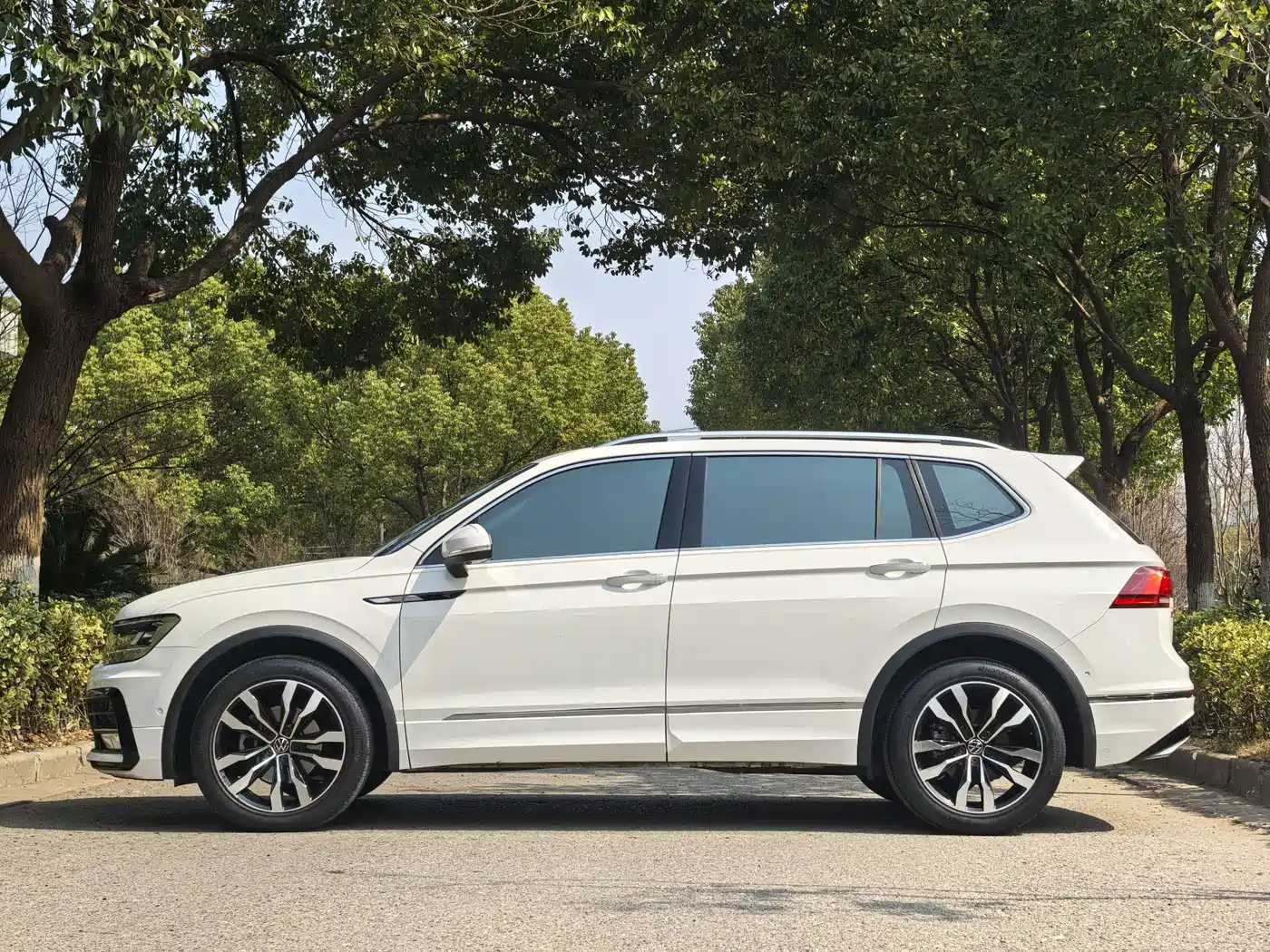 Volkswagen Tiguan L 2021 330TSI Automatic 2WD R-Line Premium фото 4