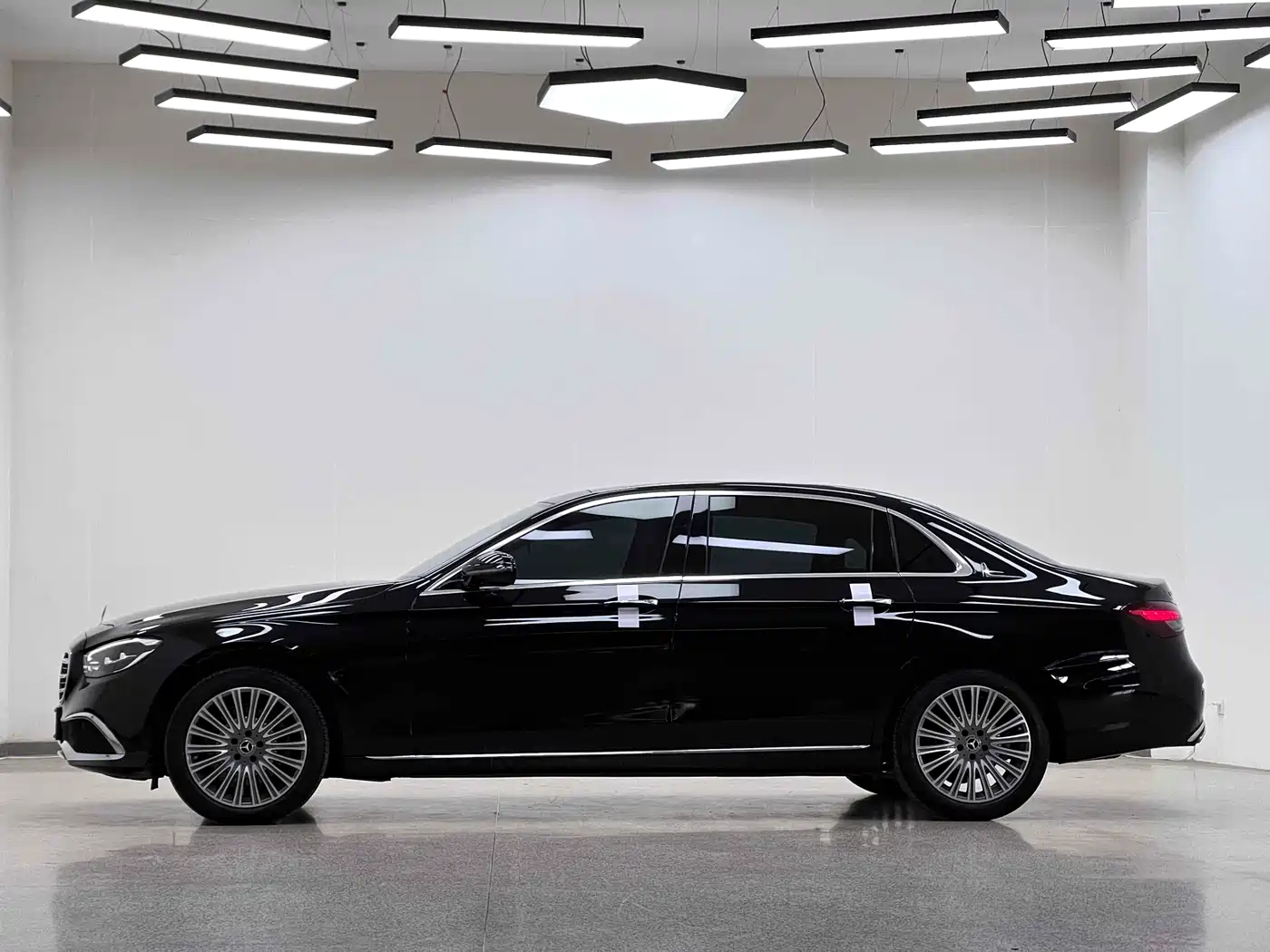 Mercedes-Benz E-Class 2023 Facelift E 300 L Luxury фото 4