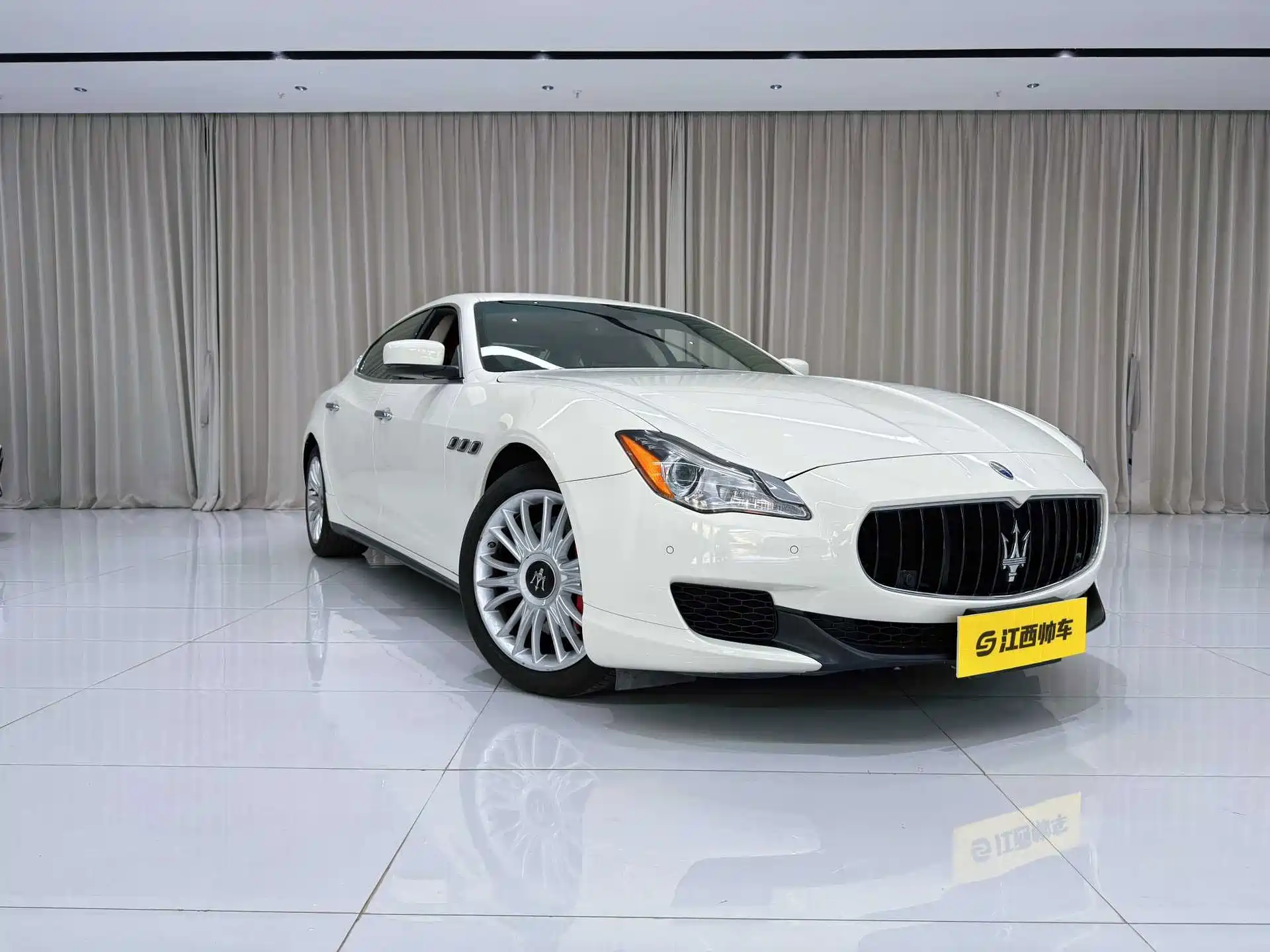 Photo 2 - Maserati Quattroporte