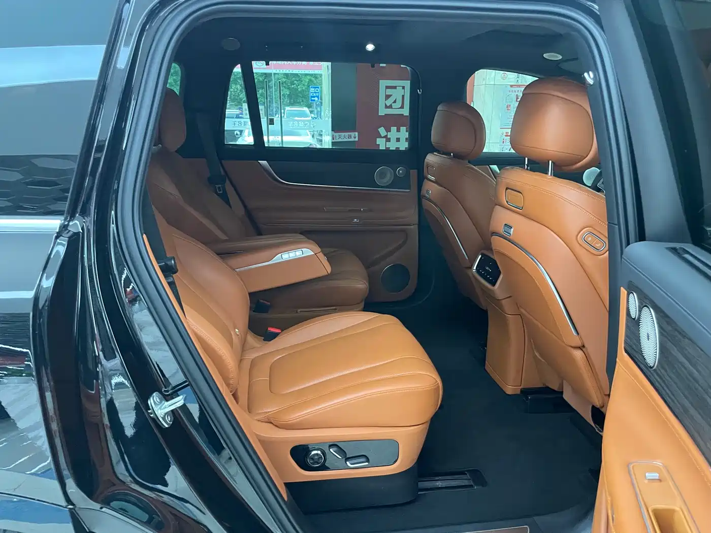 AITO Wenjie AITO M9 2024 Range Extender Max 52kWh 6-seater фото 28