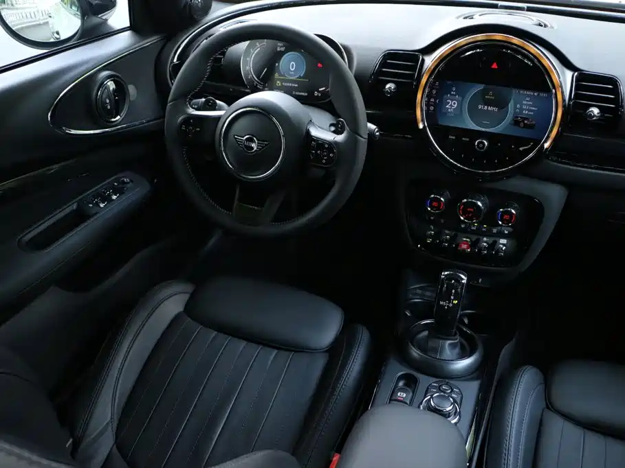 MINI CLUBMAN 2024 2023 Facelift 2.0T COOPER S Connoisseur