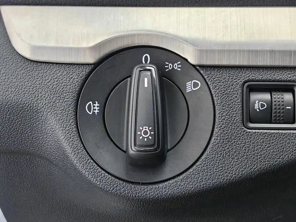 Volkswagen Jetta 2019 2019 Dream Edition 1.4L Manual Fashion