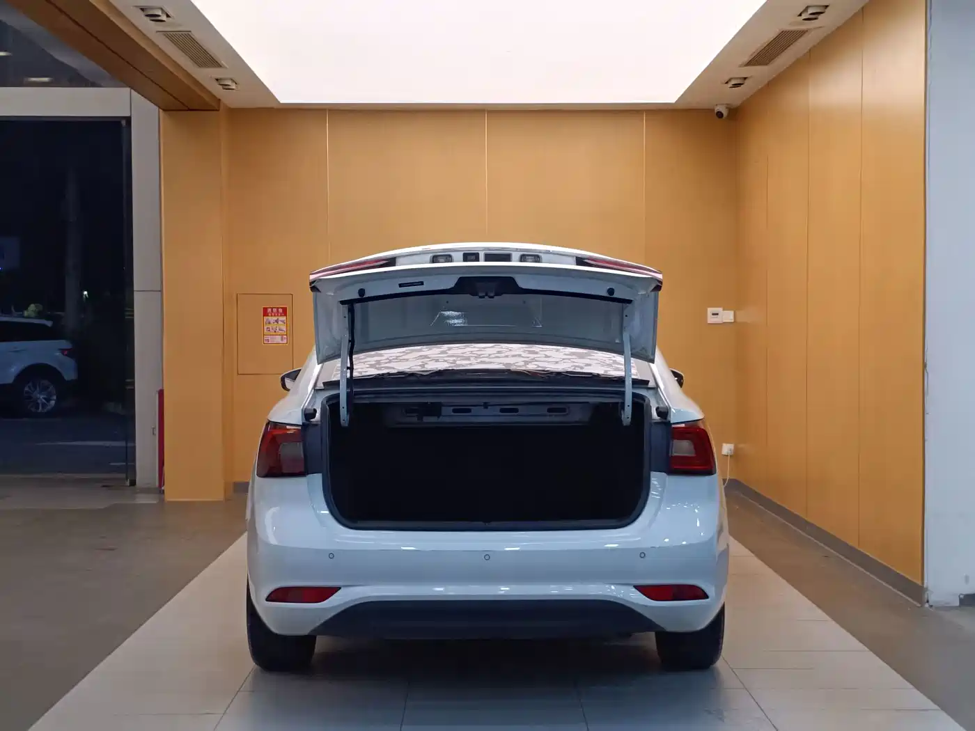 Photo 26 - Roewe i5