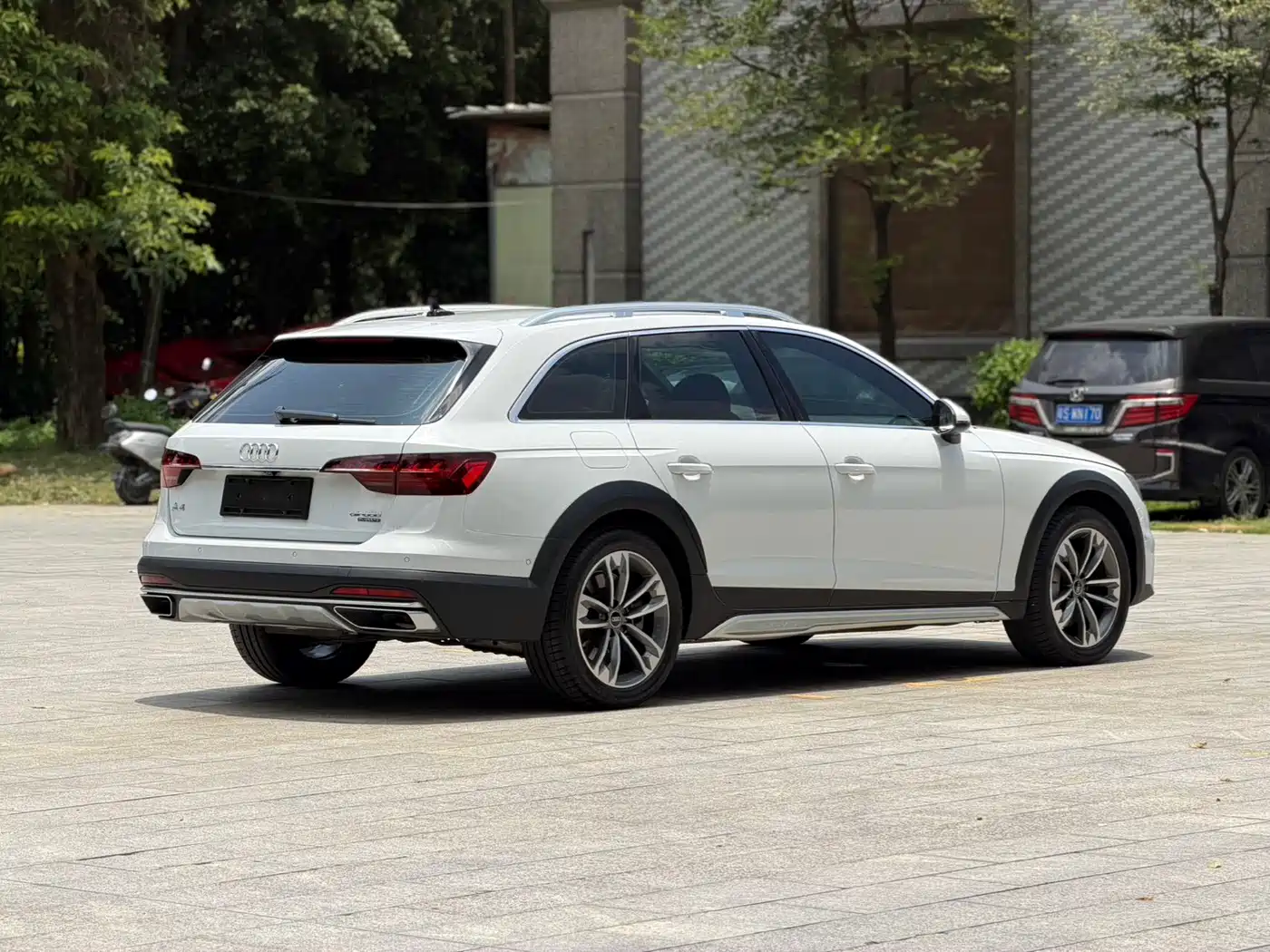 Photo 8 - Audi A4 (Import)