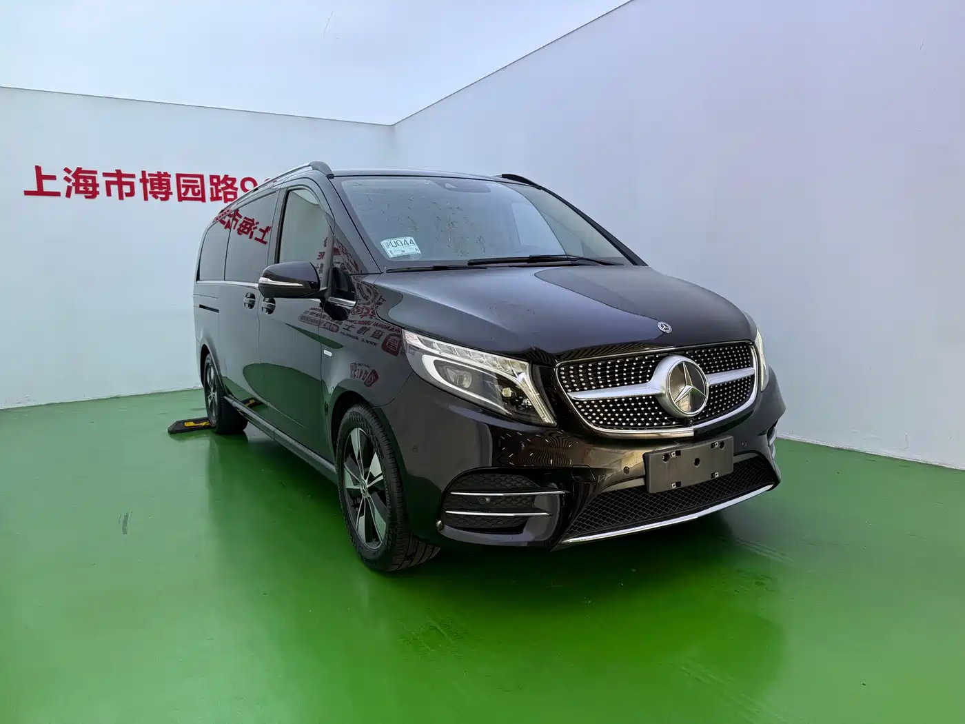 Mercedes-Benz V-Class 2021 V 260 L Long Wheelbase Premium Edition фото 3