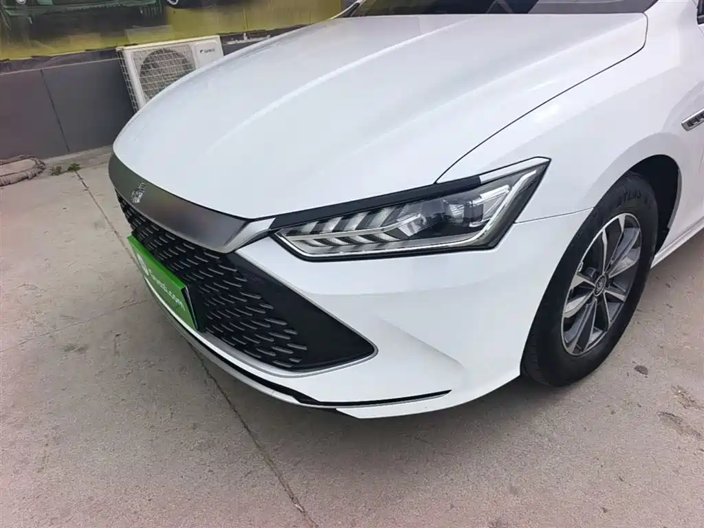 BYD Qin PLUS 2024 Glory Edition DM-i 55KM Leading фото 24
