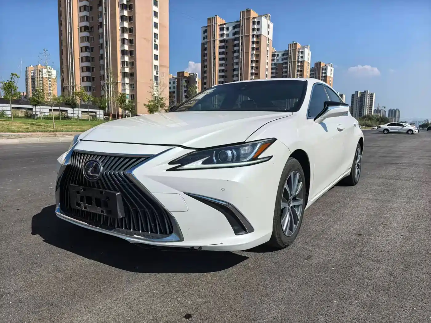 Photo 1 - Lexus ES