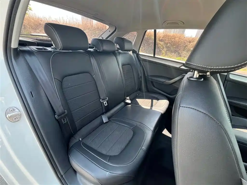 Škoda Skoda Rapid Spaceback 2016 Facelift 1.6L Automatic Innovation Edition фото 6