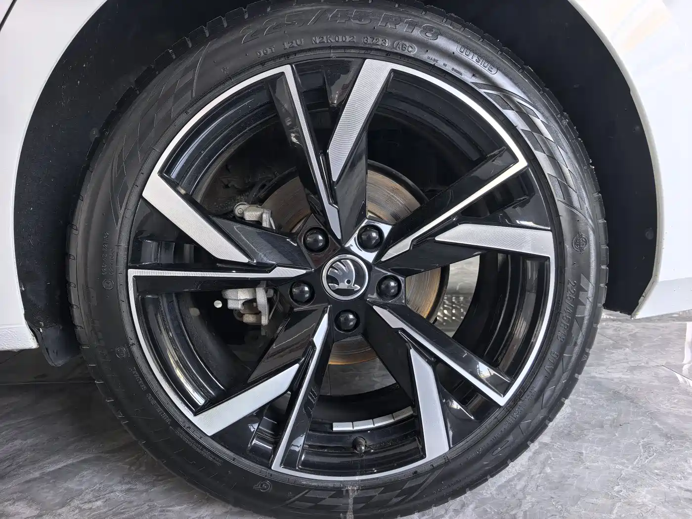 Škoda Octavia 2023 Facelift PRO TSI280 Premium Edition фото 18