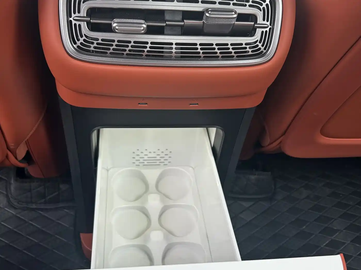 Hongqi HS6 PHEV 2025 High-end Model фото 10